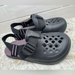 Chaco Chillos Clog size 6 black